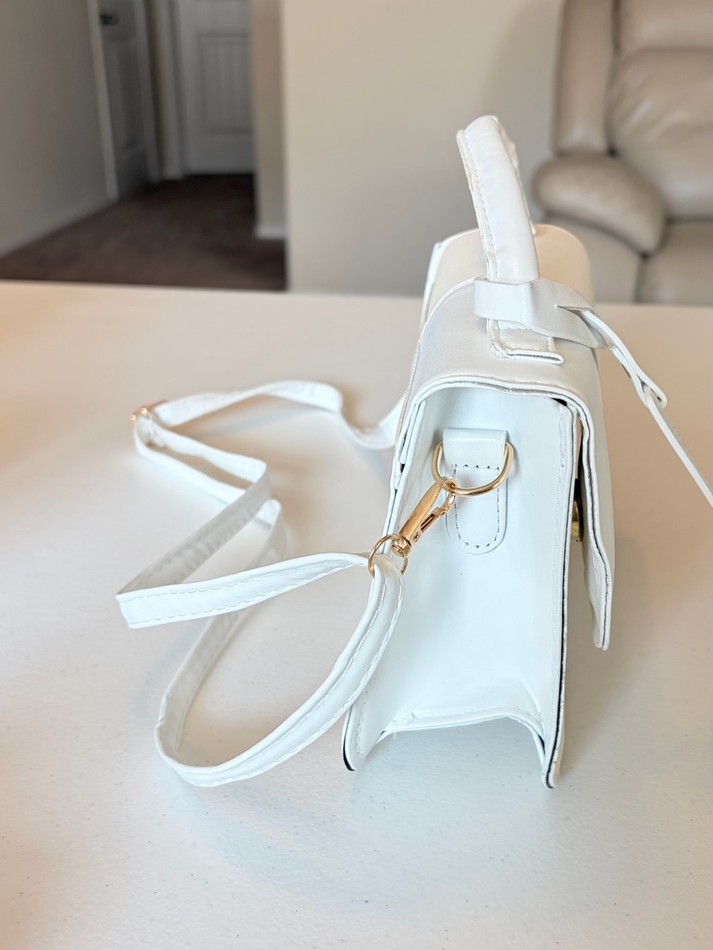 White Top-Handle Crossbody Bag - Minimalist Style. - Picture 5 of 6